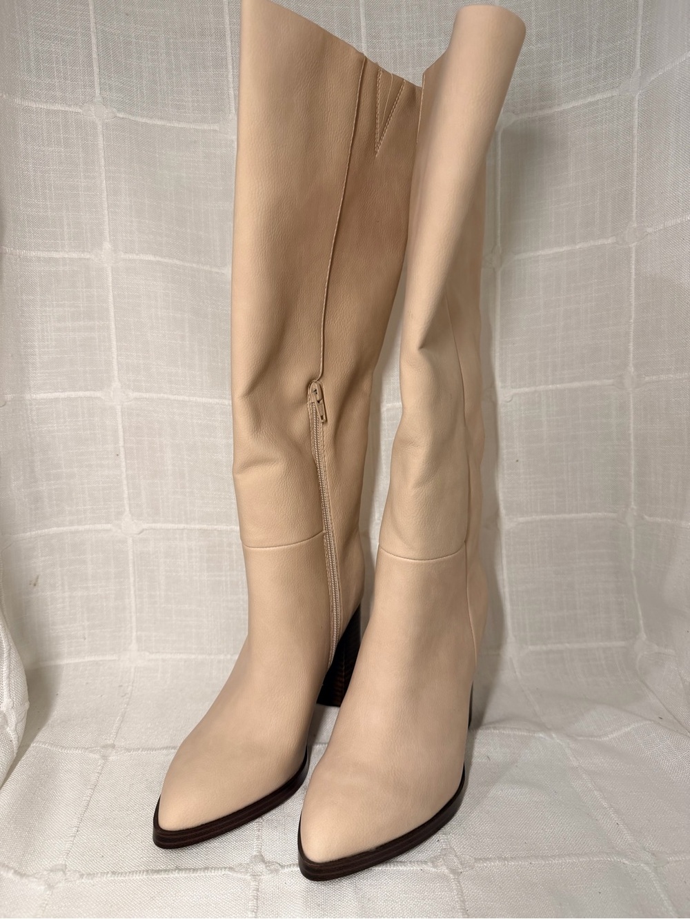 DV Dolce Vita Bardonny Ivory Knee High Boots Women’s Size 6 NWT